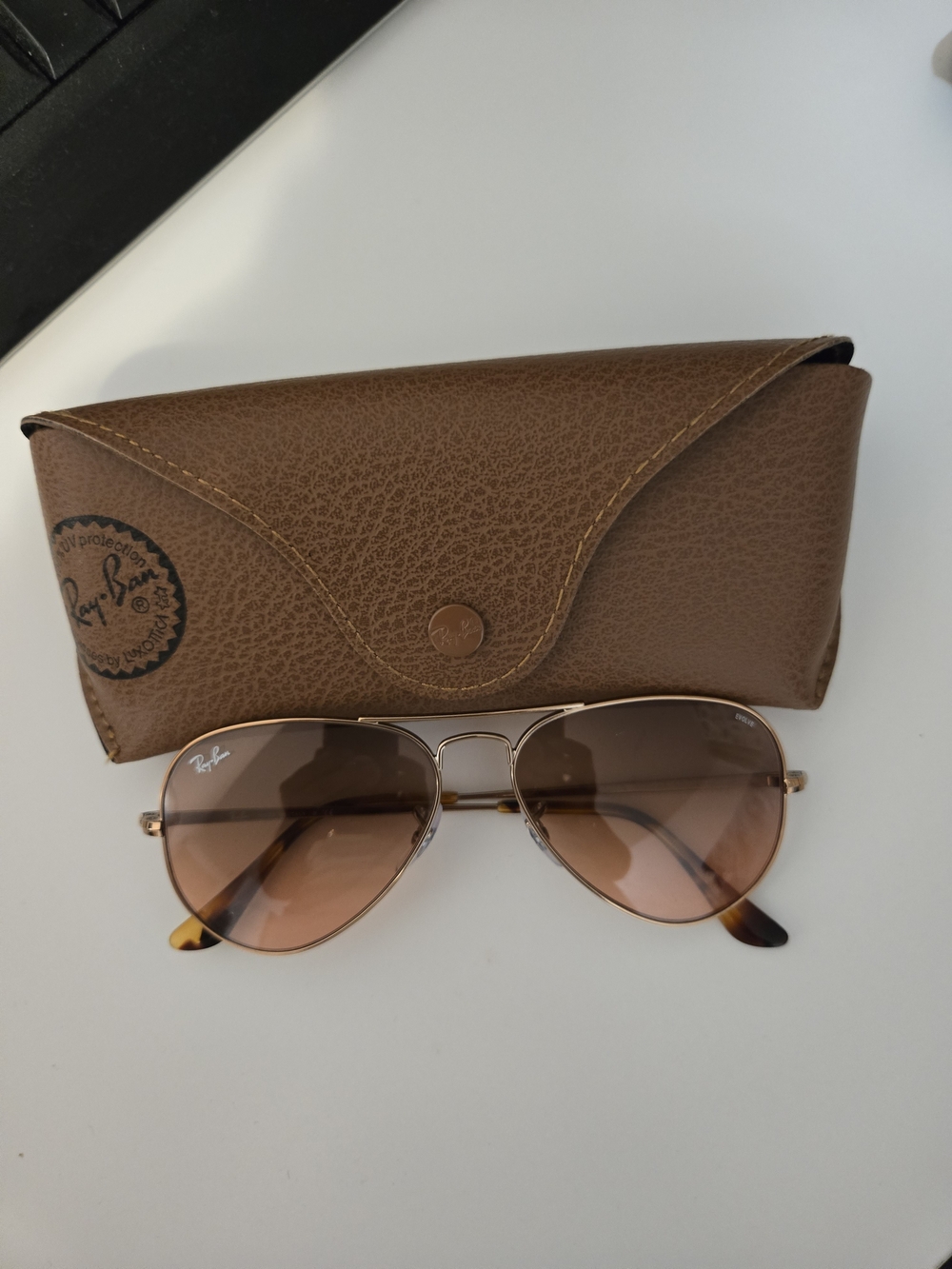 Ray-Ban Women's Gold Frame Sunglasses with Brown Gradient Lenses